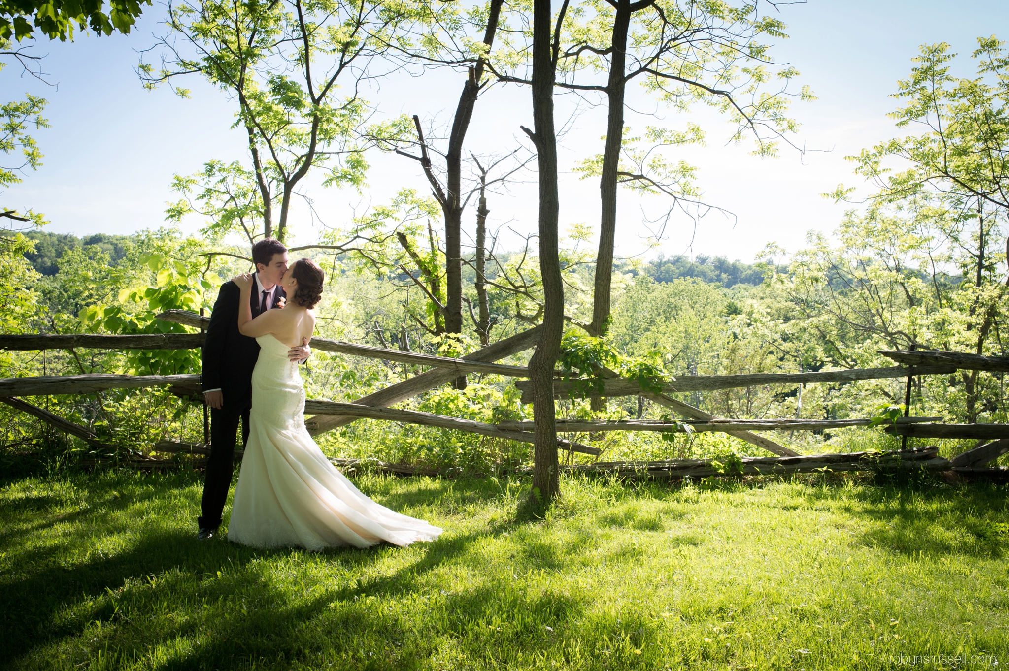 24-bride-and-groom-kissing-in-jordan-ontario.jpg