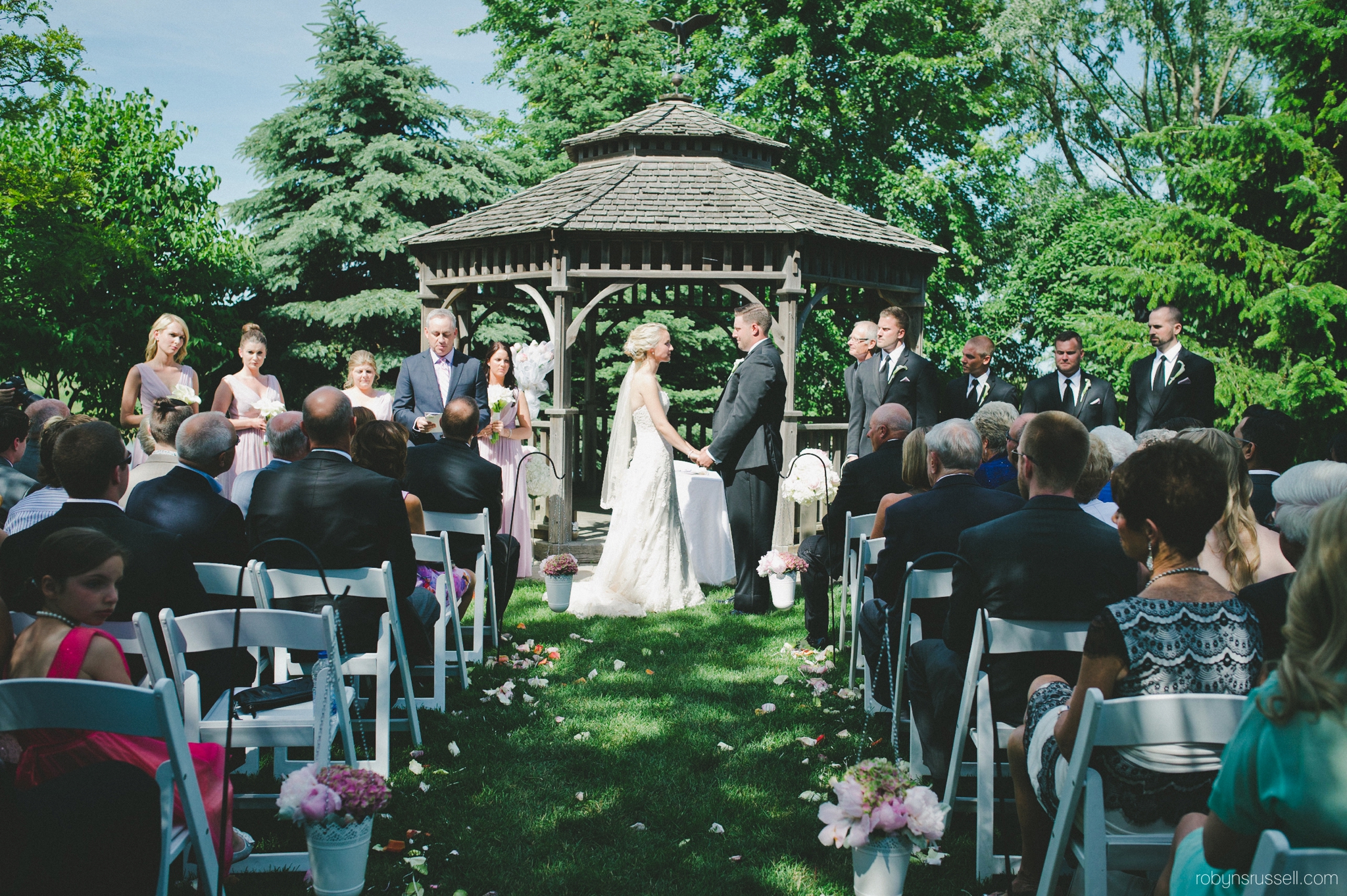 24-wedding-ceremony-at-pipers-heath-oakville.jpg