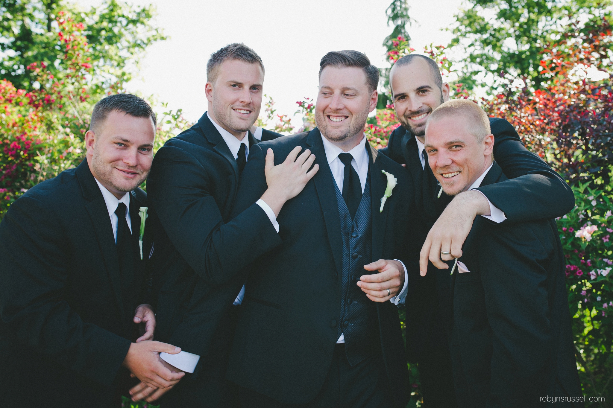 32-funny-groomsmen-and-friends.jpg