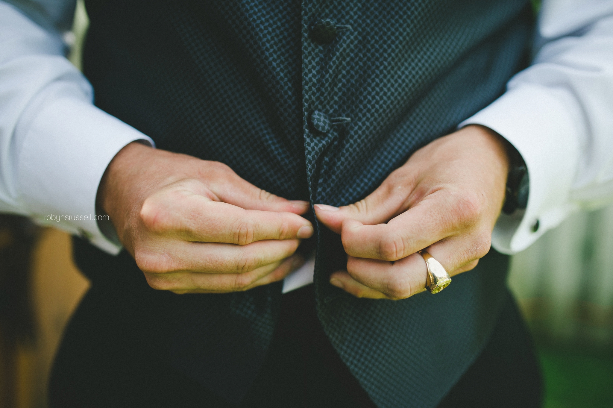 4-groom-getting-ready-oakville-wedding-photographer.jpg