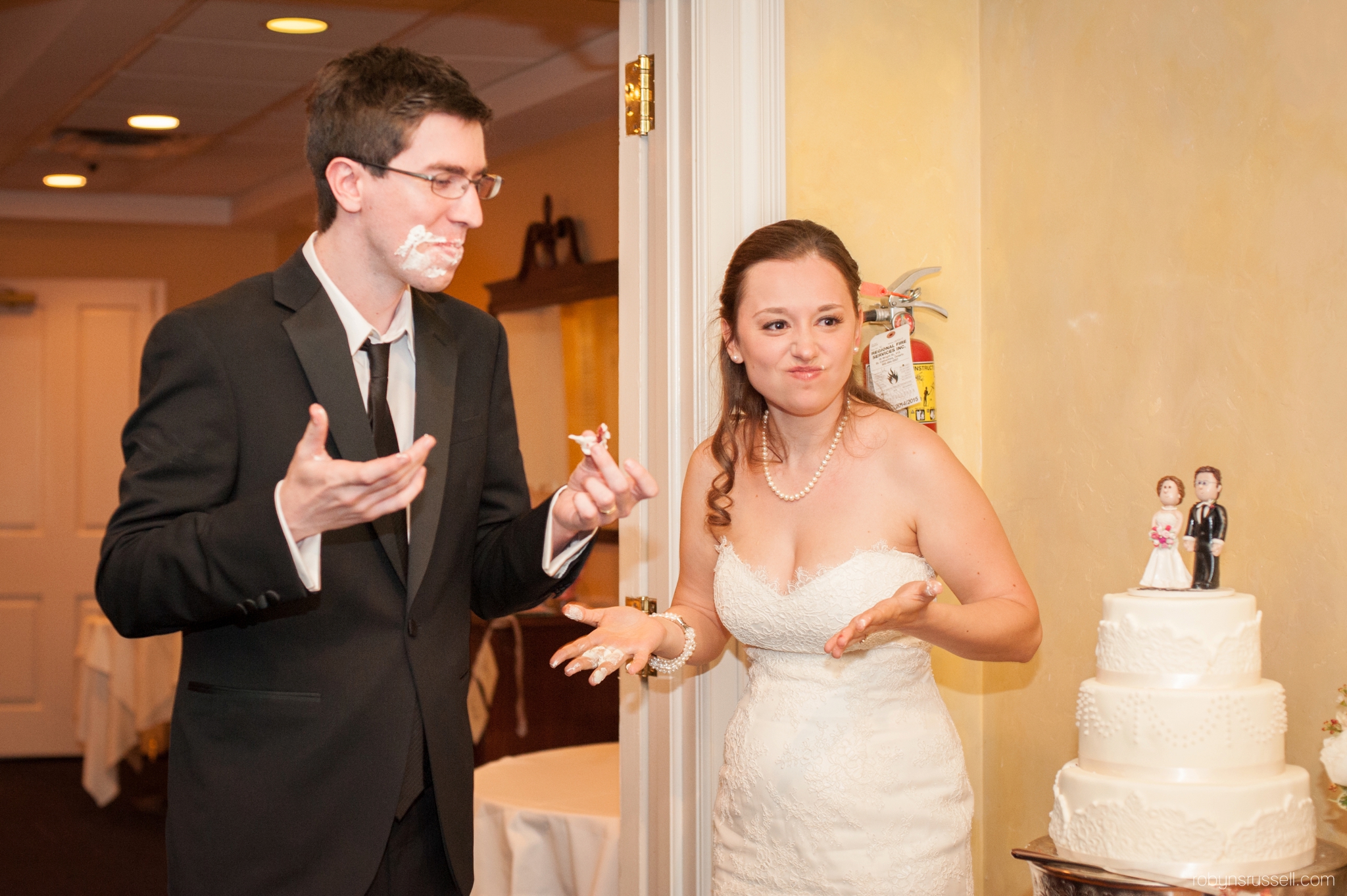 41-bride-and-groom-cut-the-cake-at-inn-on-the-twenty.jpg