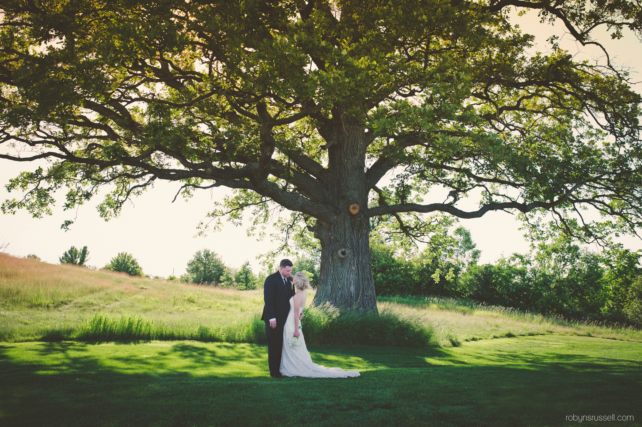 44-bride-and-groom-pipers-heath-tree-oakville.jpg