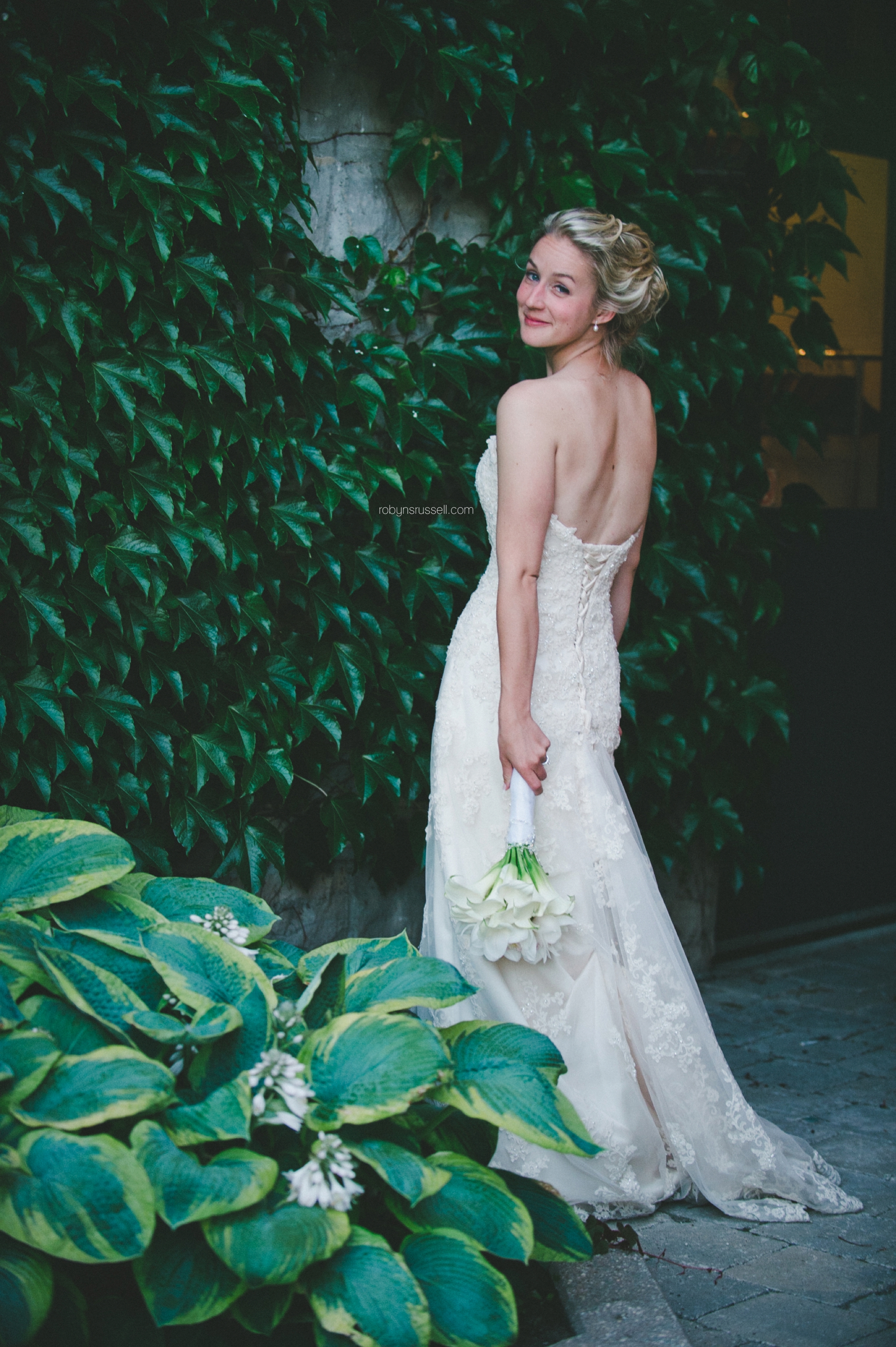 60-beautiful-bride-back-of-wedding-dress.jpg