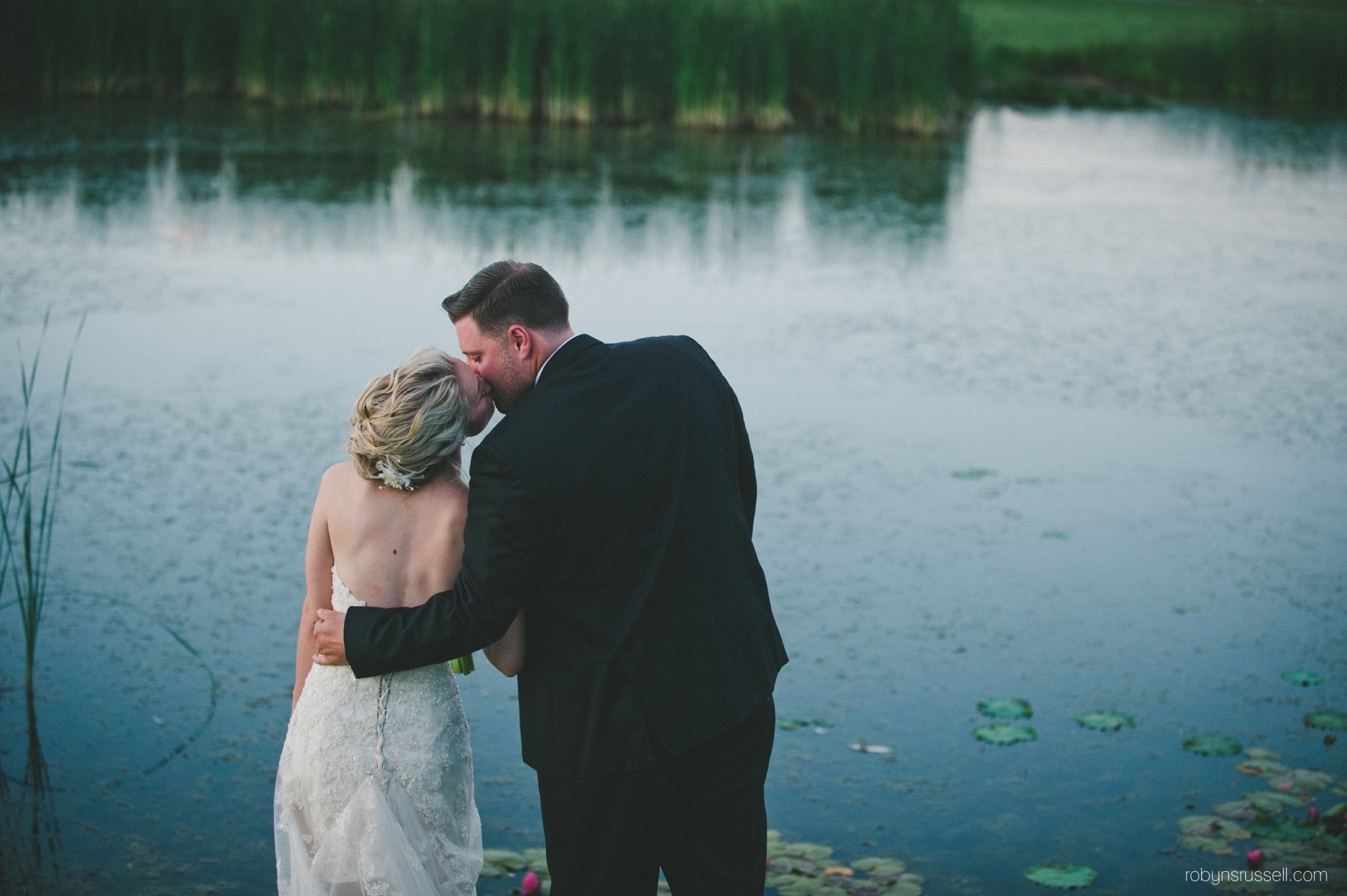 73-bride-and-groom-wedding-pipers-heath-robynsrussell-photography.jpg