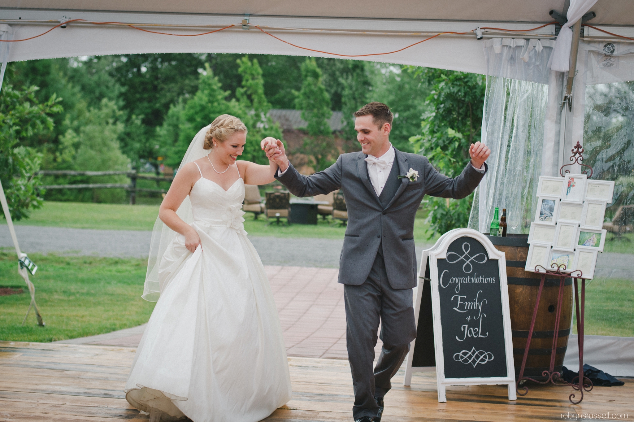 0574-bride-and-groom-entrance-kurtz-orchard-wedding.jpg