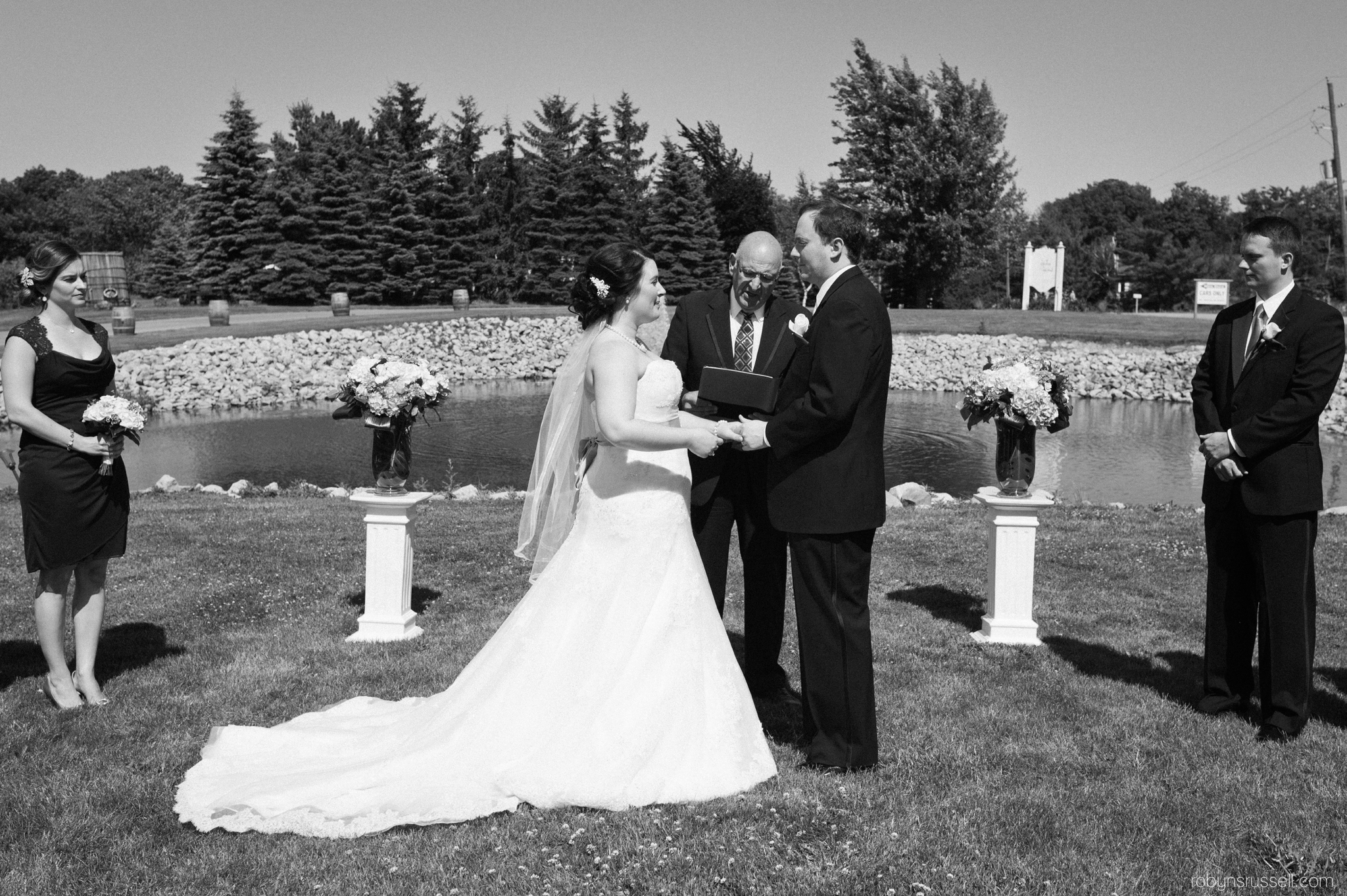 21-black-and-white-wedding-ceremony-hernder-winery.jpg