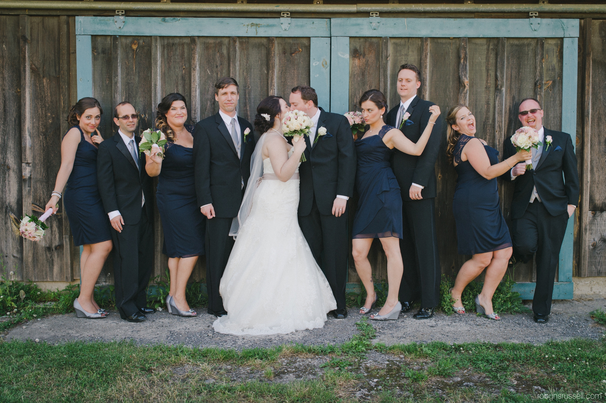 29-bride-and-groom-kissing-bridal-party-hernder.jpg