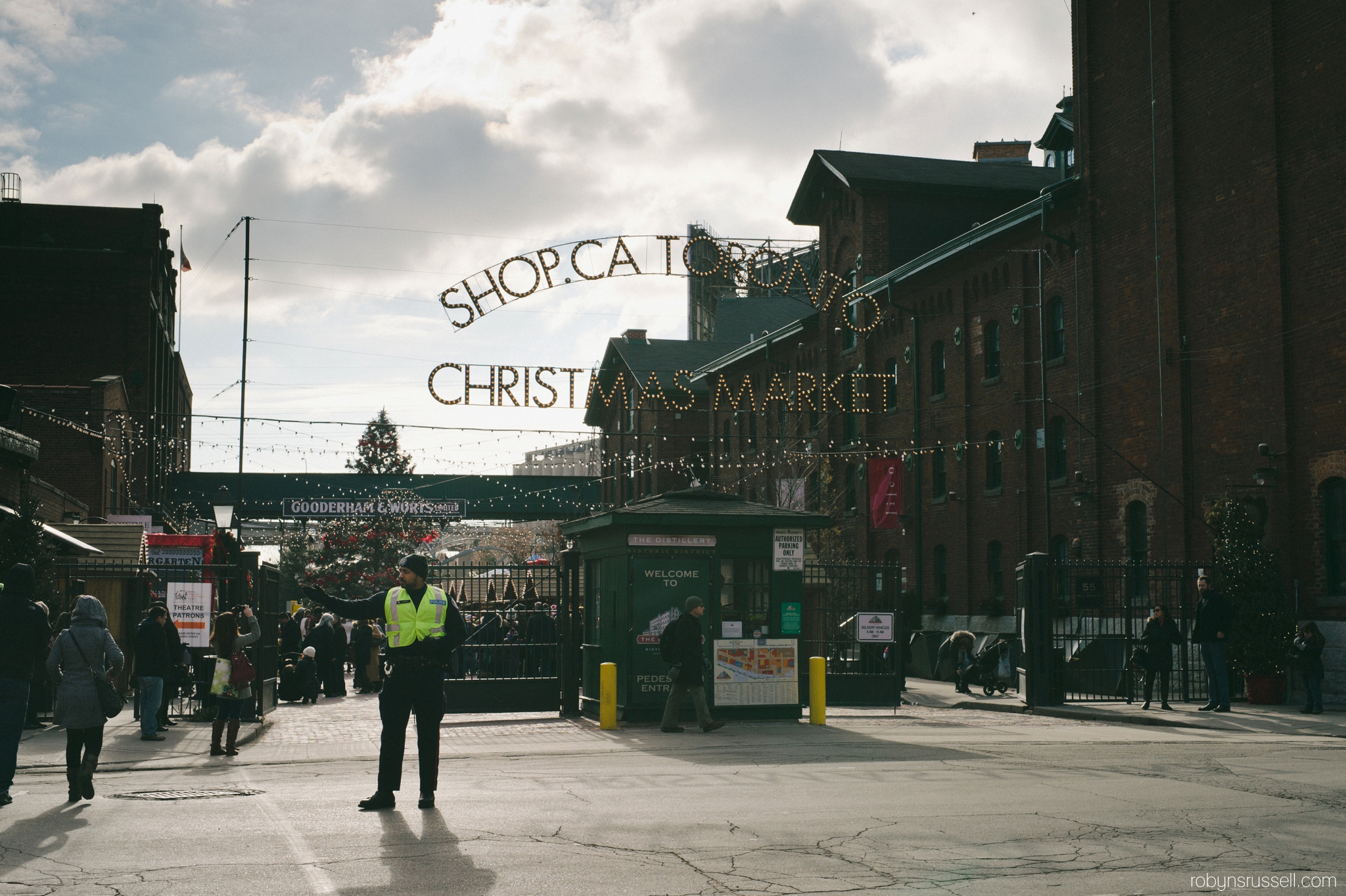 1-christmas-market-distillery-district-christmas-2014.jpg