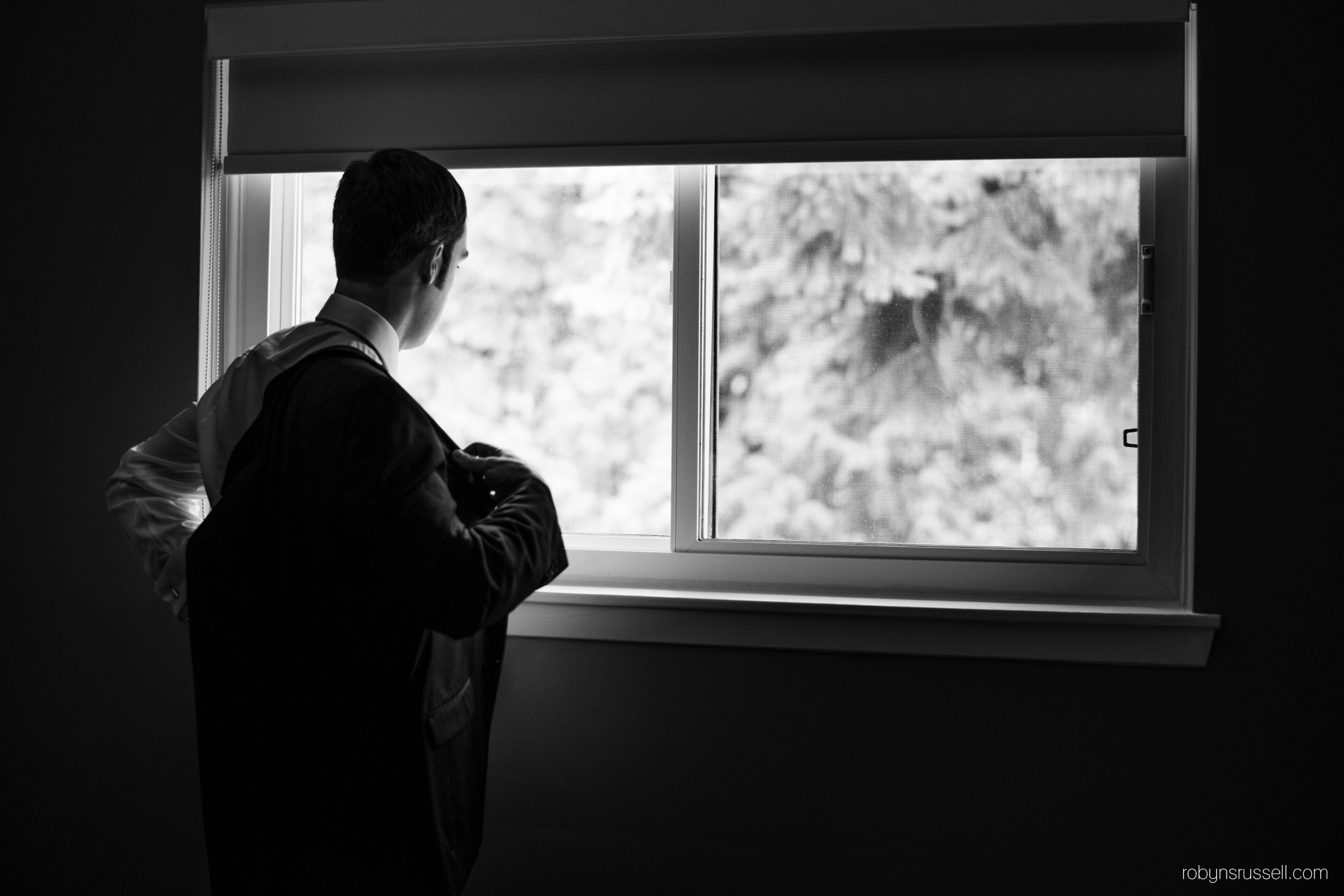 1-groom-getting-ready-mississauga-wedding.jpg