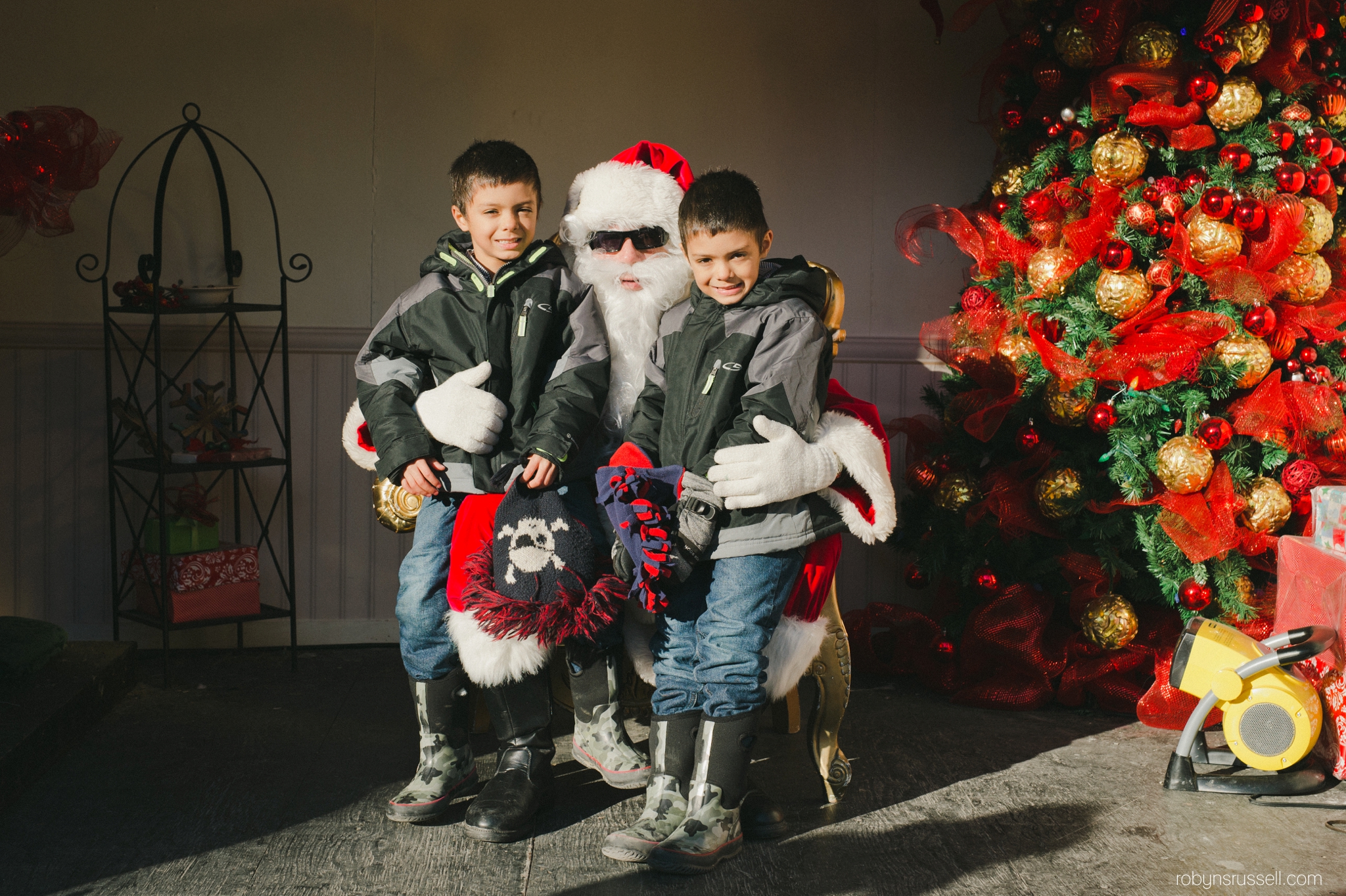 16-coolest-santa-in-town-toronto-christmas-market.jpg