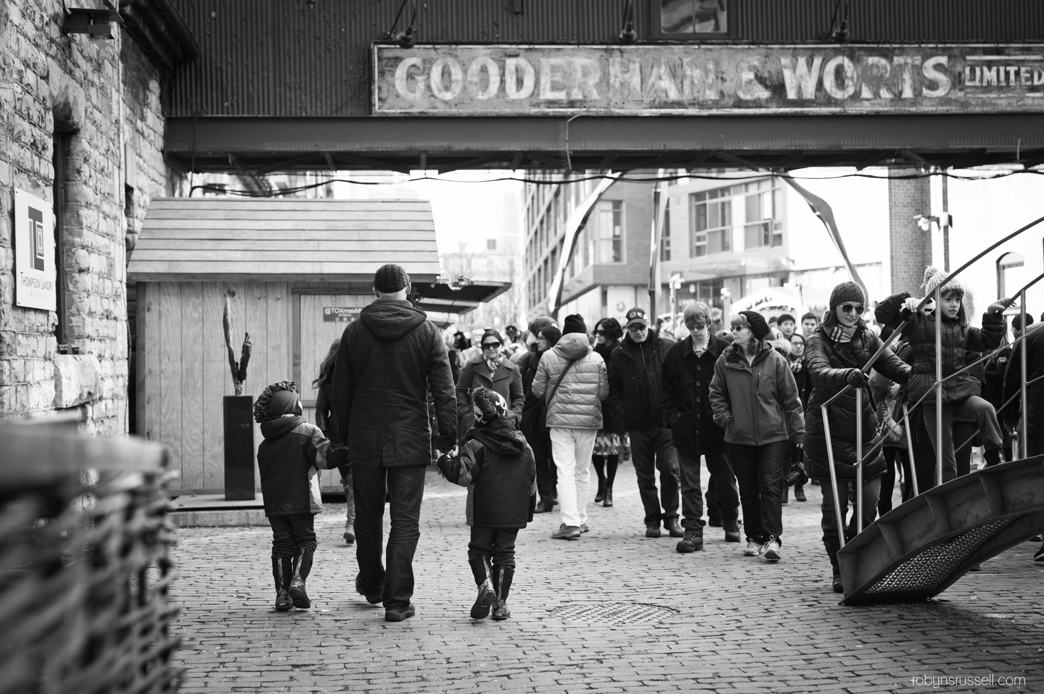 25-christmas-market-distillery-district-2014.jpg