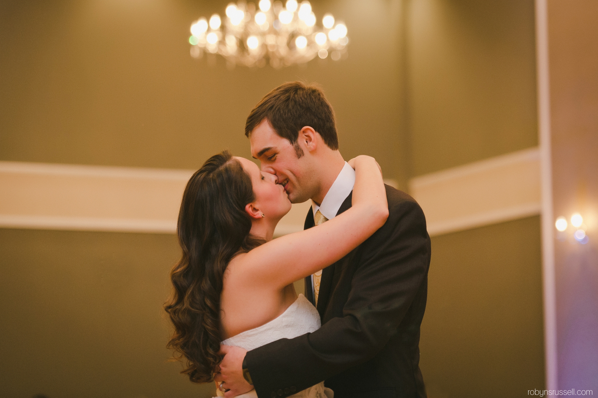 54-bride-and-groom-kiss-first-dance.jpg