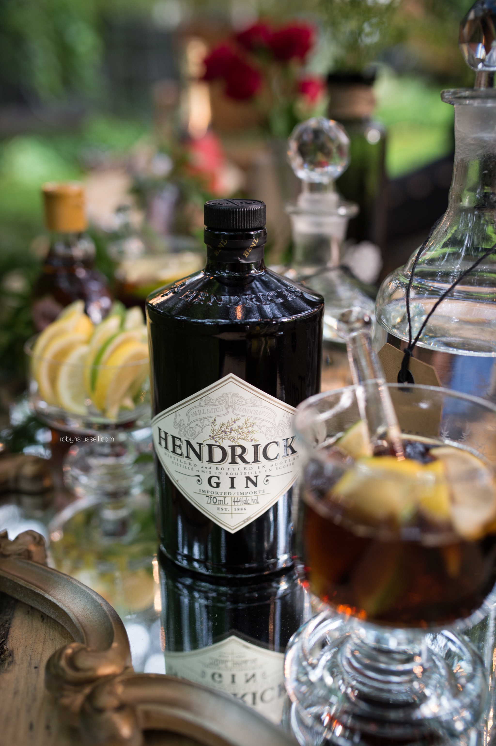 16-hendrick-gin-gourmet-drinks-oakviille-stylized-wedding.jpg