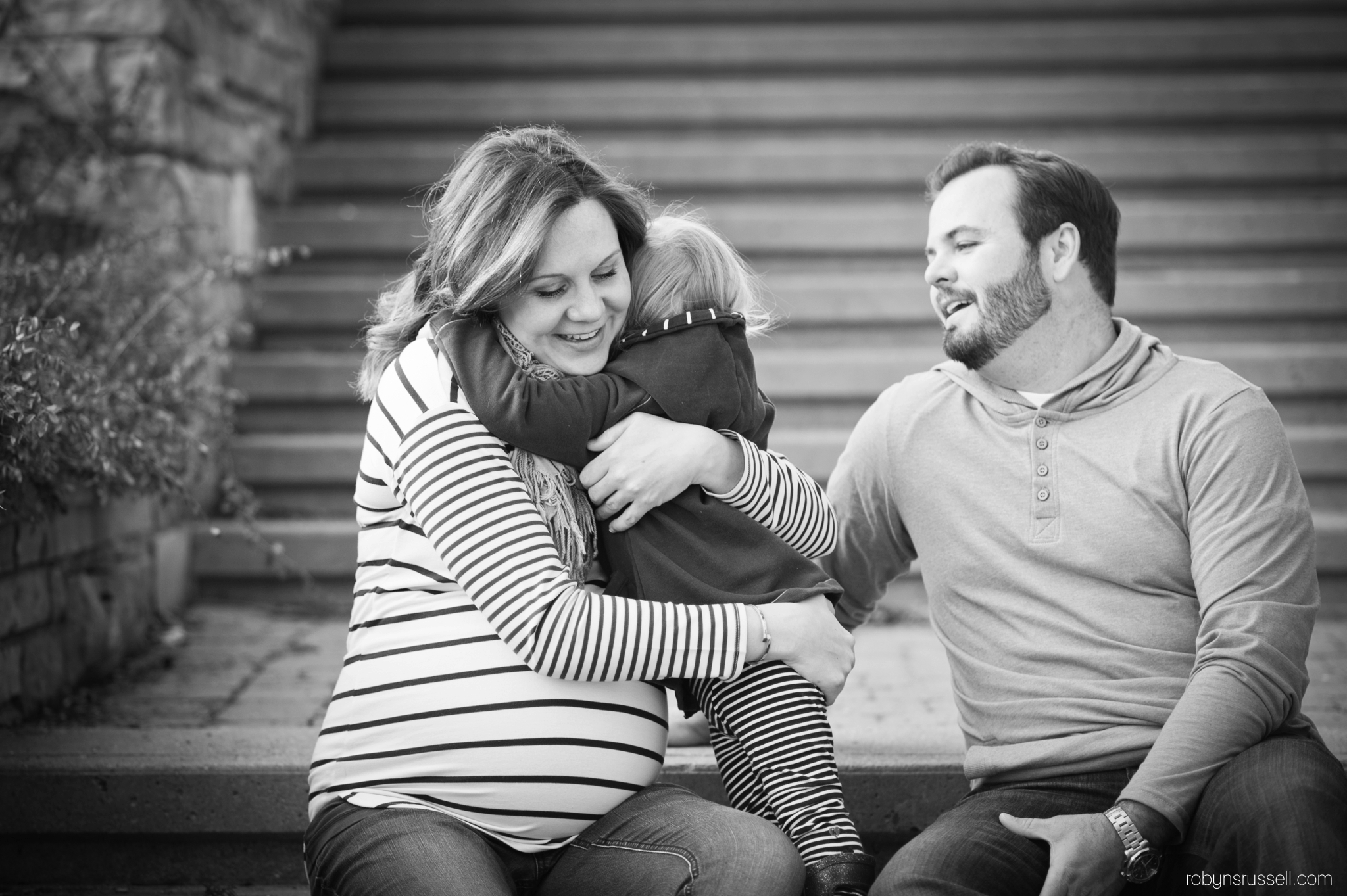 1-burlington-family-photographer-hugs.jpg