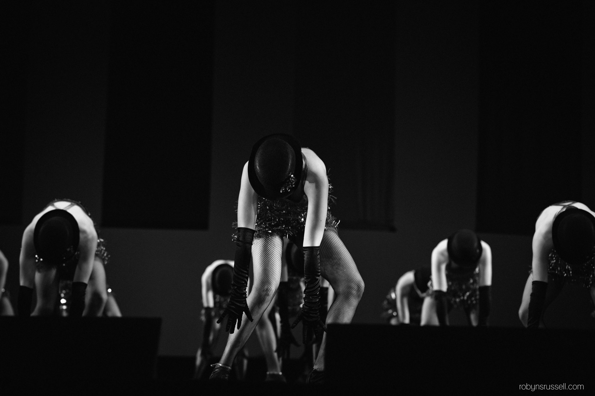 14-dramatic-black-and-white-dancers-performance-bdc.jpg