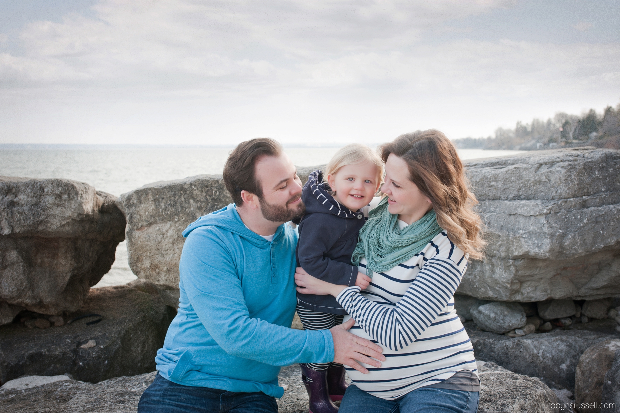 5-waterfront-maternity-family-session-burlington.jpg