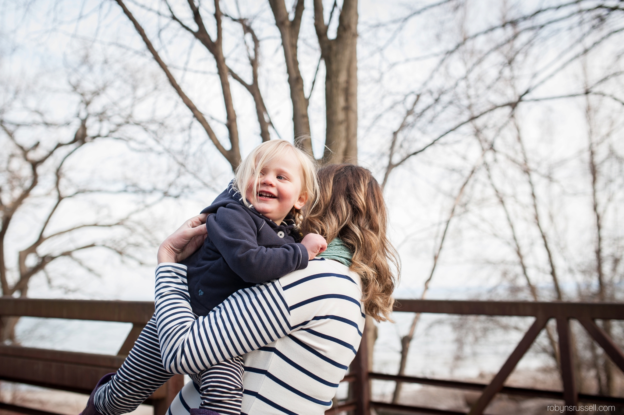 8-family-cuddles-burlington-ontario.jpg