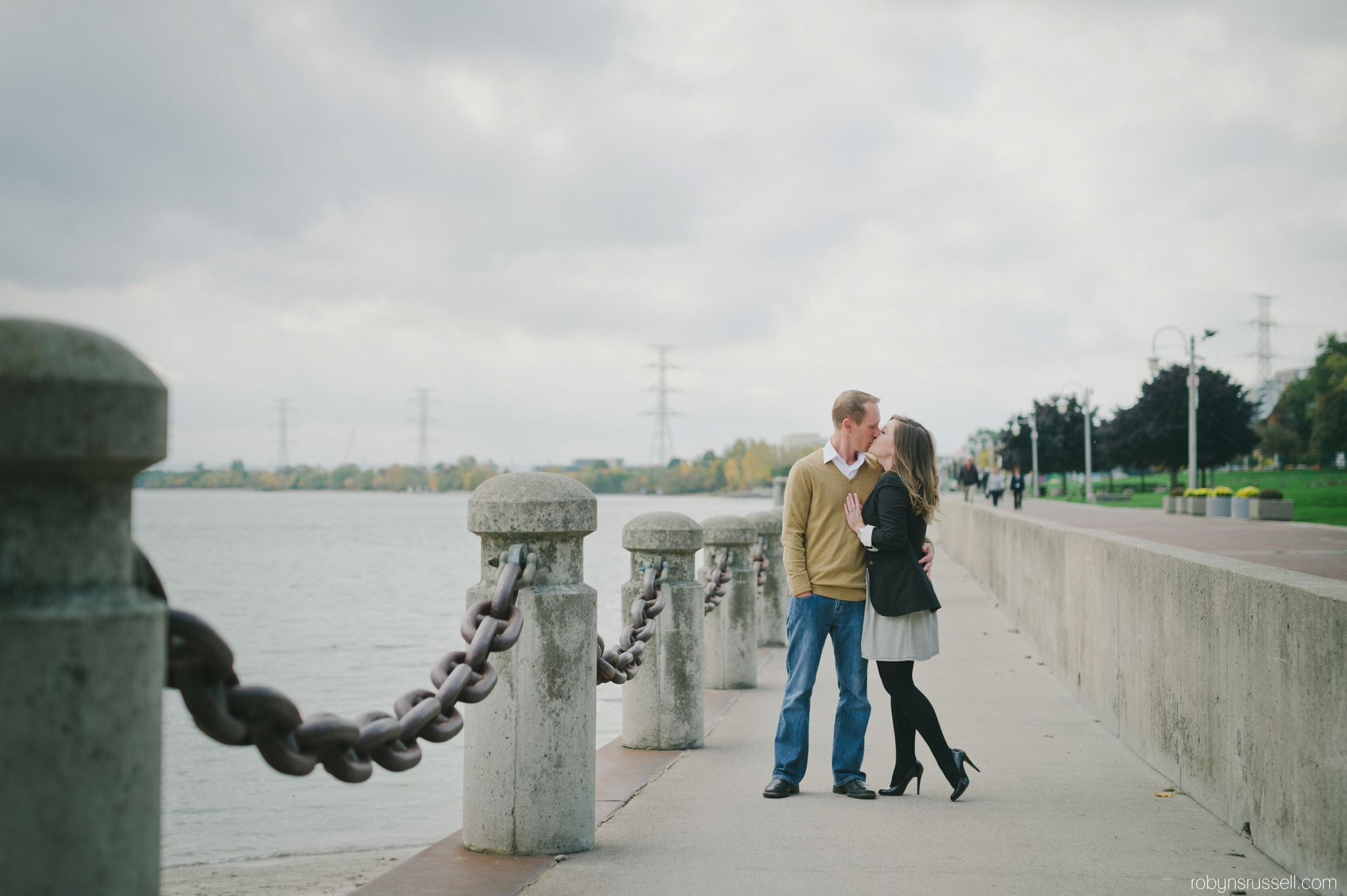 6-burlington-waterfront-kiss.jpg