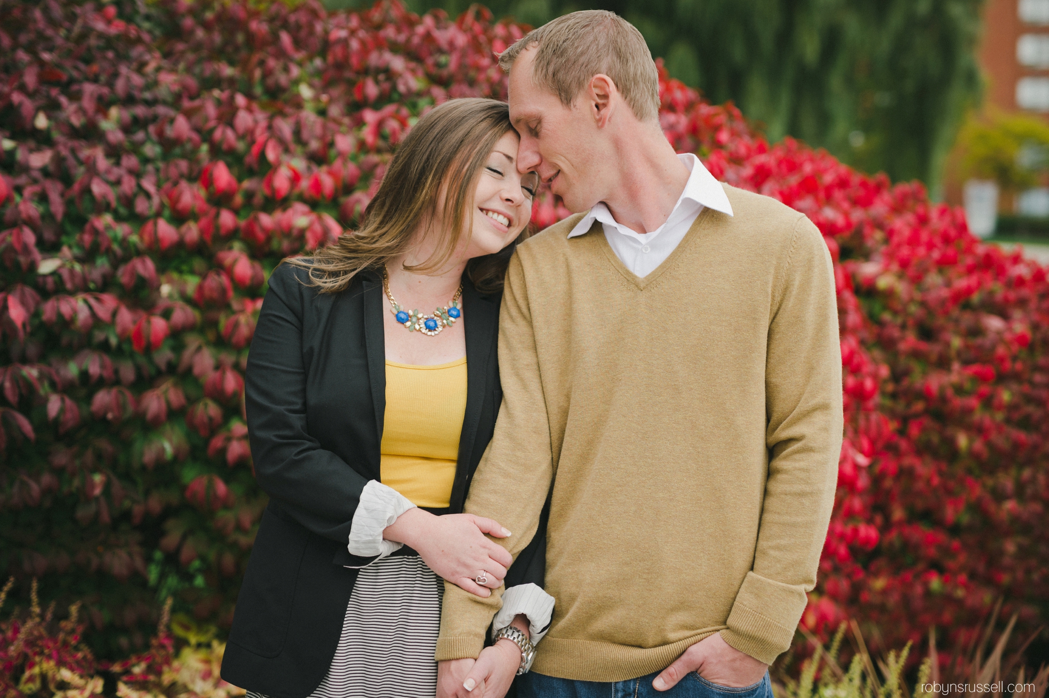 8-autumn-engagement-session-burlington-couple.jpg