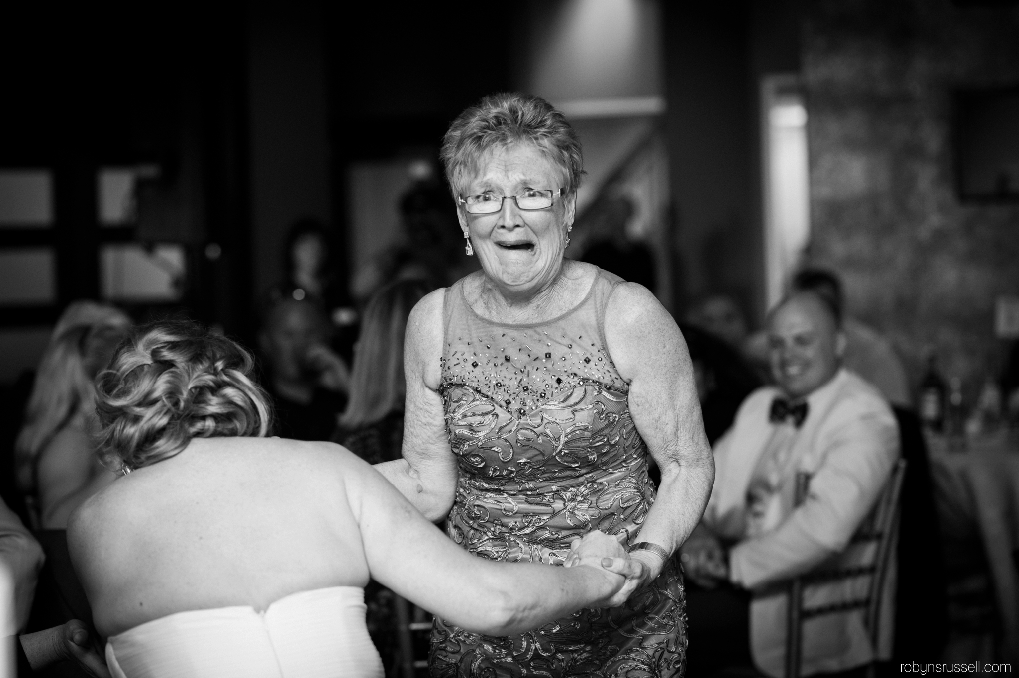 37-bride-falls-during-dance-oakville-wedding.jpg