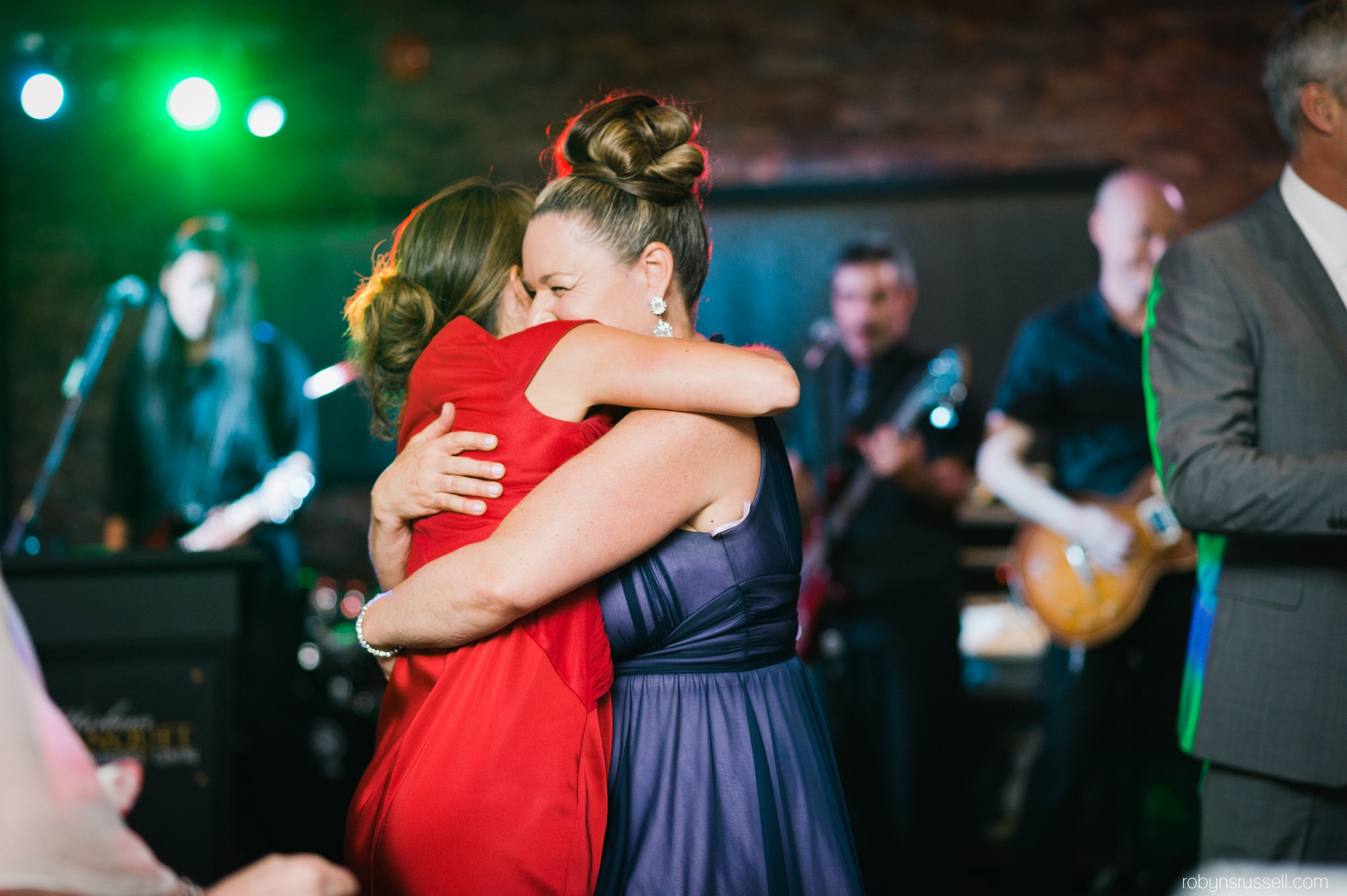 47-guests-enjoying-wedding-reception-dance-oakville.jpg