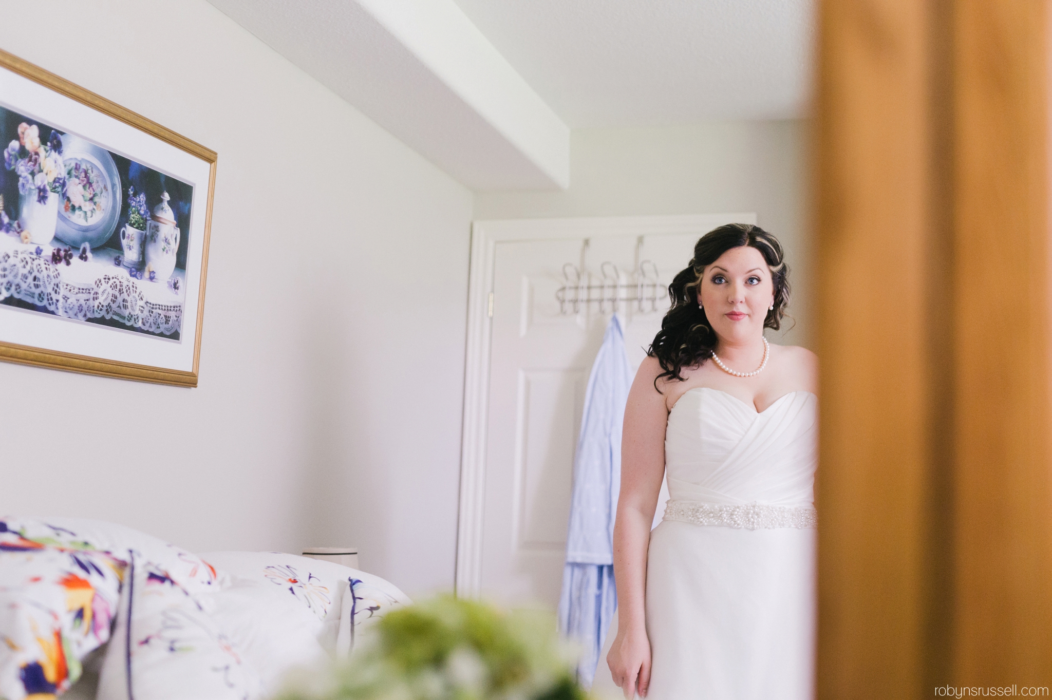 12-bride-getting-emotional-in-grandmothers-room.jpg