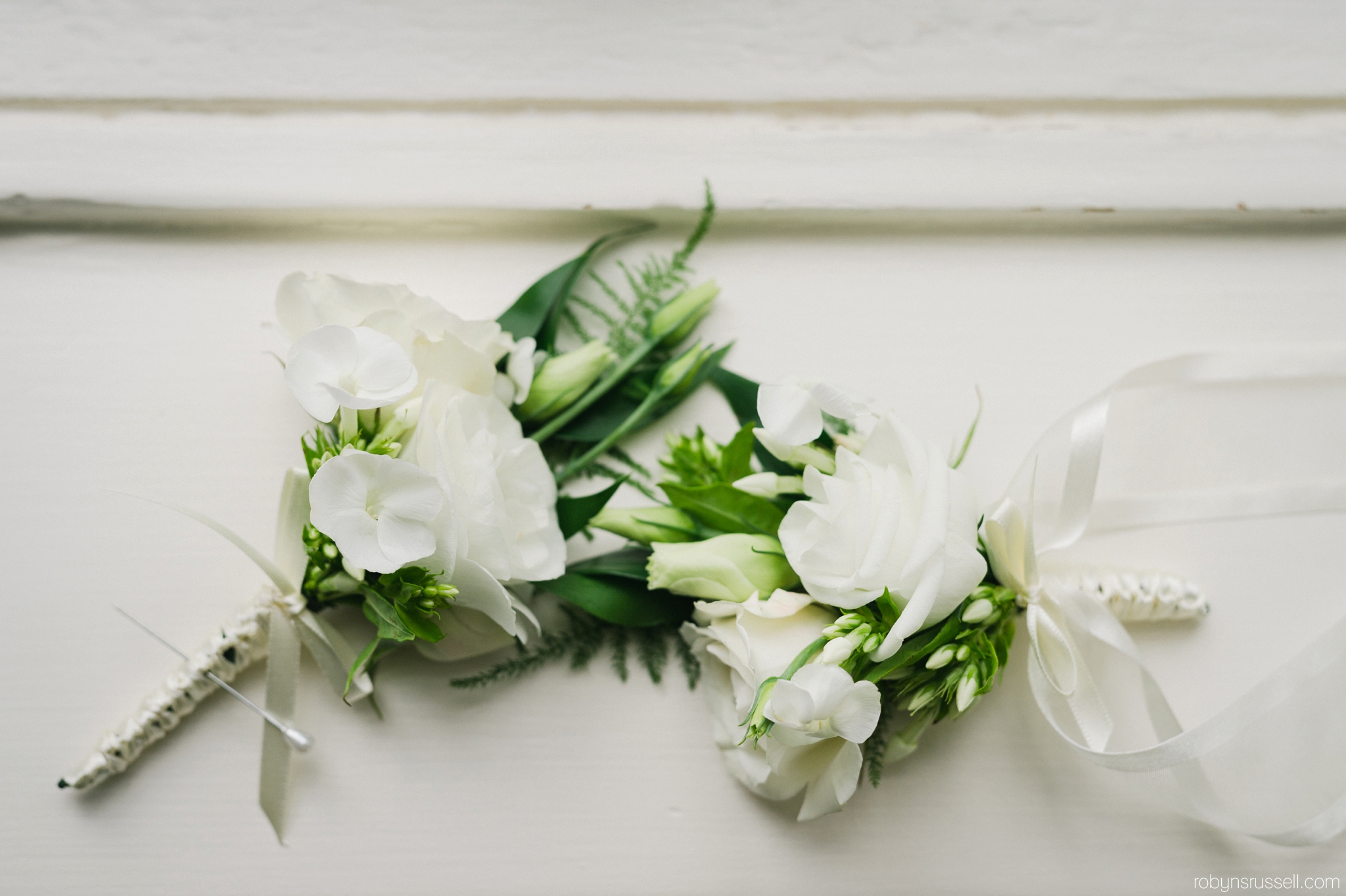 12-white-bridal-flowers-boutinniere.jpg