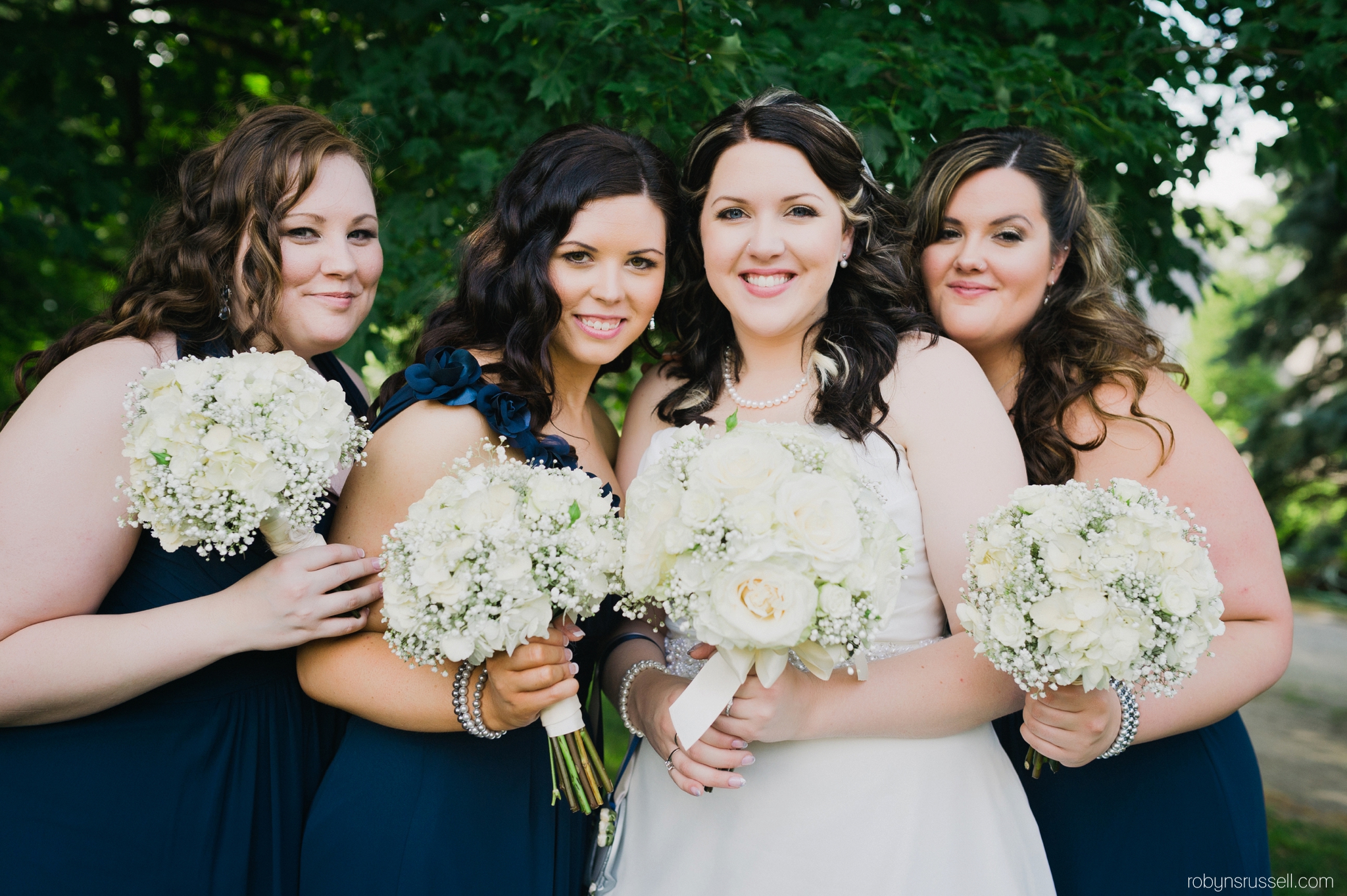 33-bride-and-best-friends.jpg