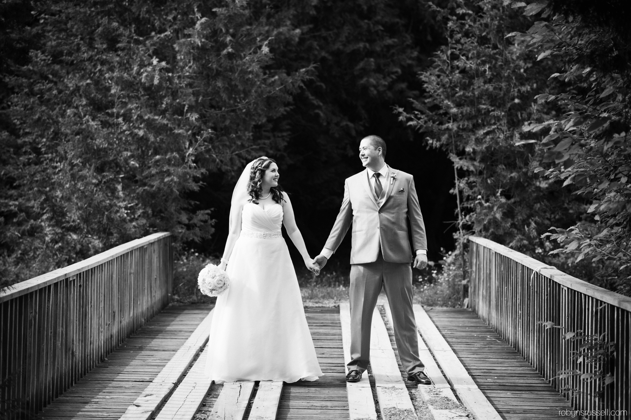 41-kissing-bridge-wedding-photography-drysdale.jpg