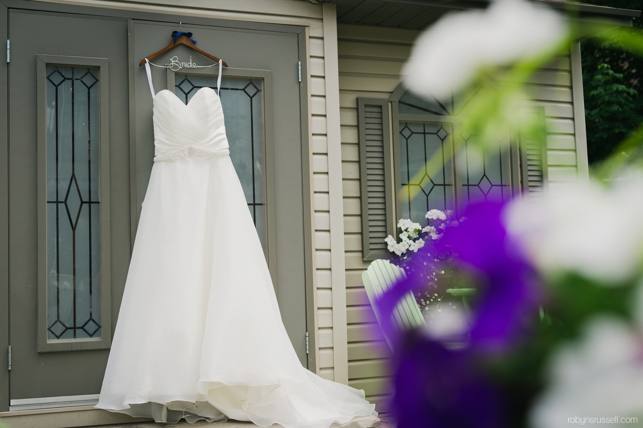 6-bridal-gown-barrie-outdoor.jpg