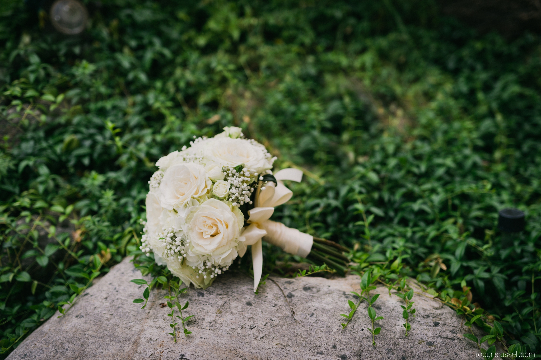 8-wedding-flowers-white-roses-summer-wedding.jpg