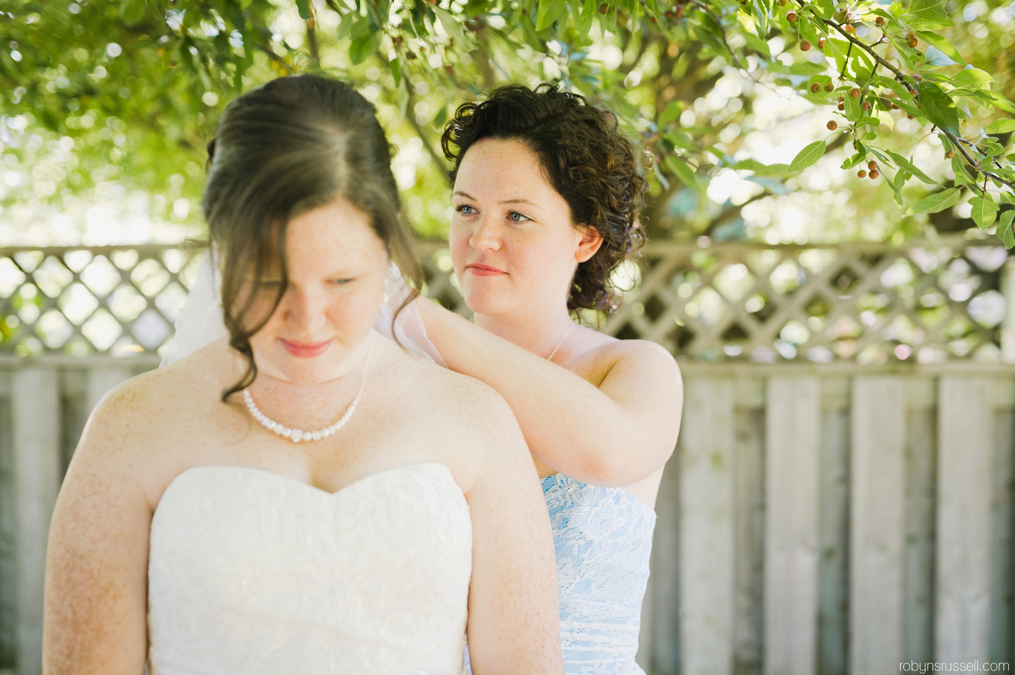 1-maid-of-honour-and-bride-burlington.jpg