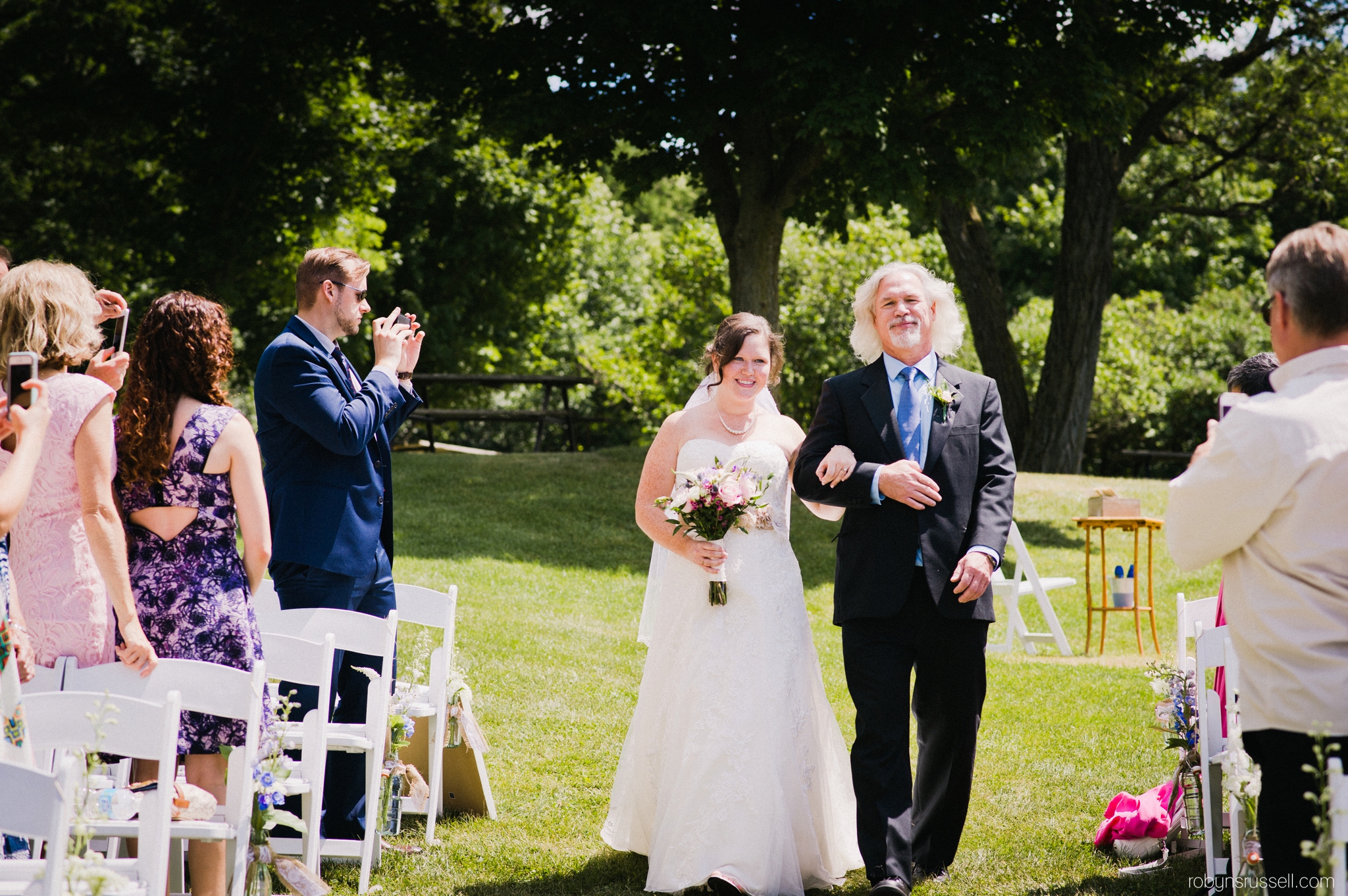 17-bride-and-dad-walking-towards-groom.jpg