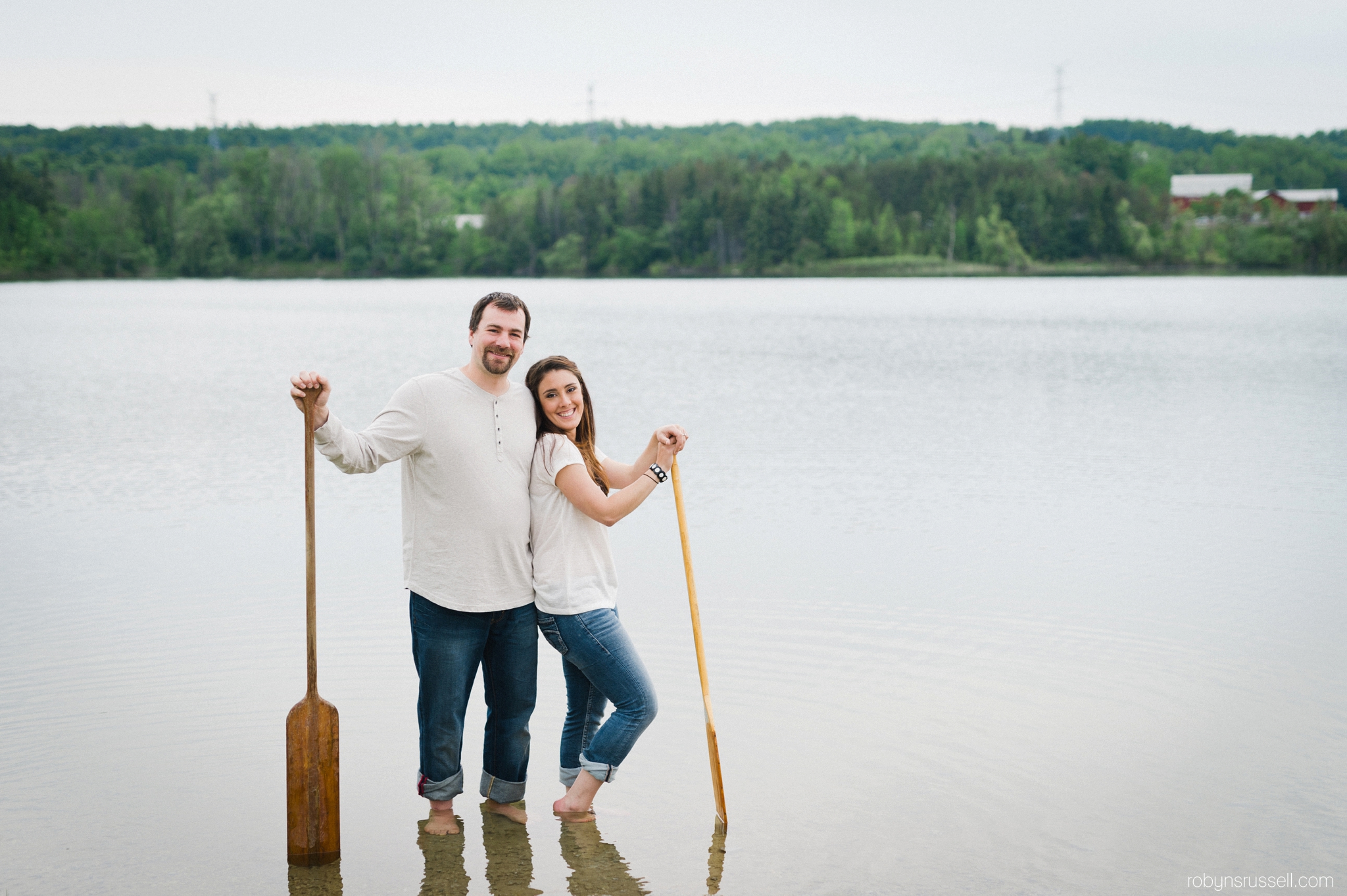 18-couple-with-paddles-at-kelso-lake-engagement-session.jpg