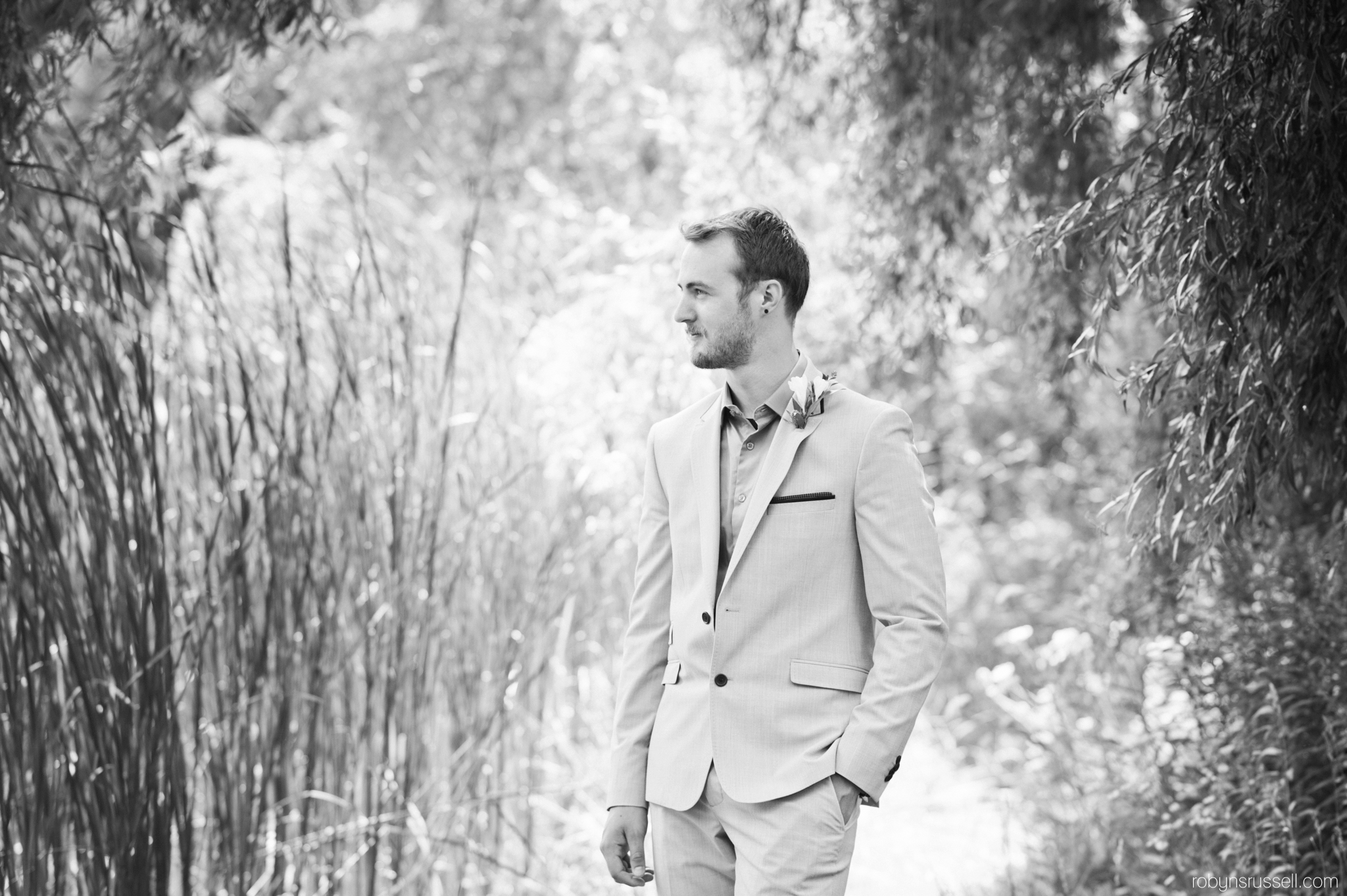 26-brenon-the-groom-belwood-lake-conservation-wedding.jpg